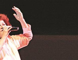 Selda Bağcan sings at major fests in London and New York