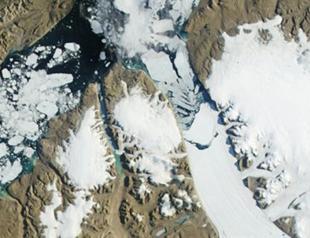 Iceberg twice Manhattans size breaks off Greenland glacier