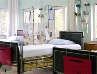 Man puts padlock over wifes vagina