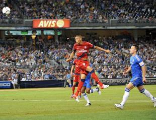 Chelsea draws 1-1 with PSG, Terry gets ovation