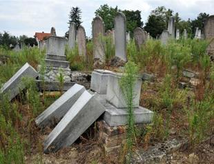 57 Jewish tombs vandalised in Hungary