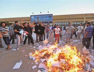 Gangs raid election office ahead of Libya elections