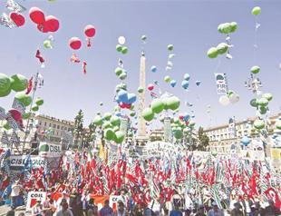 Italian MPs approve budget cuts