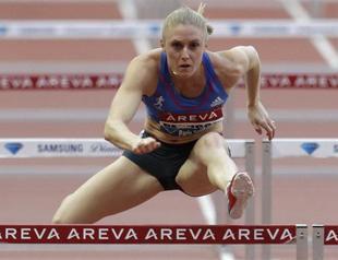 Aussie men fly biz, not women coach economy