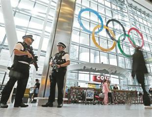 World leaders, top celebrities flock to London for ceremony