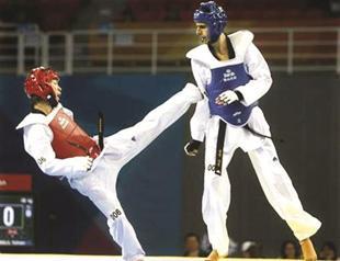 Love is a kick in the head for Aussie duo