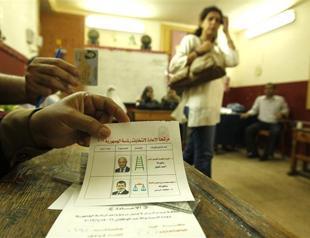 Egypt votes for 2nd day to pick Mubarak successor