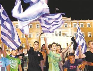 Crisis-hit Greeks given Euro boost