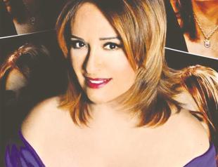 Müjde Ar supports Hülya Avşar