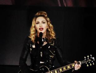 Madonna praises France, knows made Le Pen angry