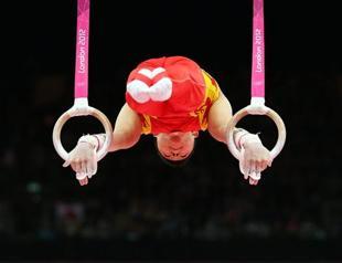 China rises above chaos to take team gold