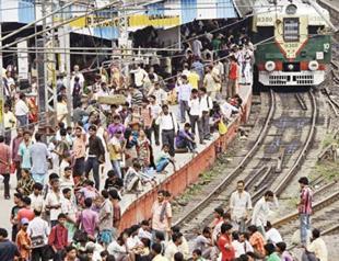 Electricity grids fail across half of India in second day