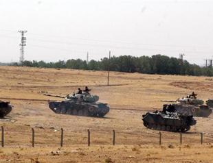 Turkish tanks on military exercise near Syrian border