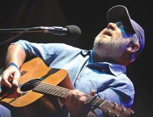 Bülent Ortaçgil to perform in İzmir