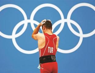 Weightlifters rue extreme pressure