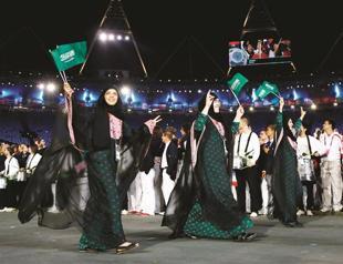 Women fighters back Saudi hijab decision