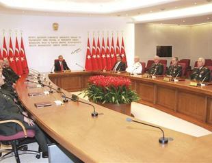 High military council kicks off with absences