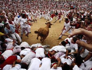 Breakaway bull causes havoc in Pamplona festival