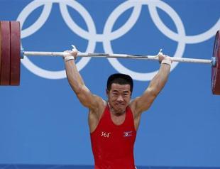North Korean lifts 3 times body weight