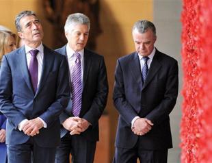 Australia backs defense spending cuts