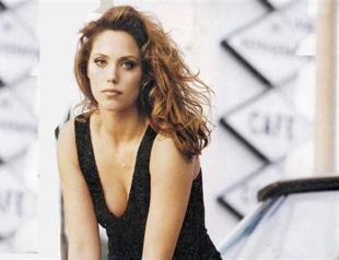 American star Elizabeth Berkley becomes mother