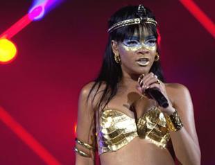 Rihanna, Drake score 5 Video Music Award nods