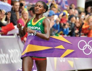 Gelana upsets Kenyans to win soggy marathon