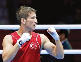 Turkish boxer Adem Kılıççı gets in the ring