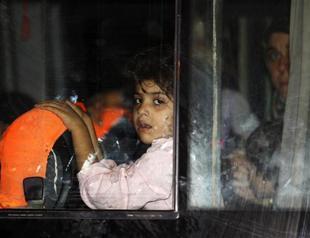 More than 1,300 Syrians flee to Turkey