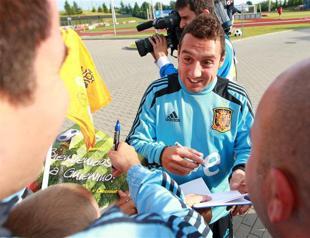 Arsenal sign midfielder Cazorla