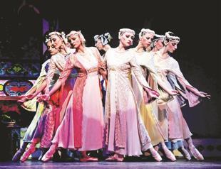 Premier ballet festival returns to Aegean town