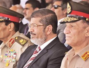 Morsi forces out defense minister and chief of staff