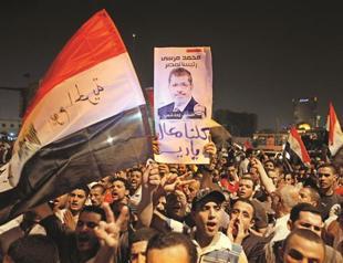 Morsi defiant on sacking as quarrel likely to mount