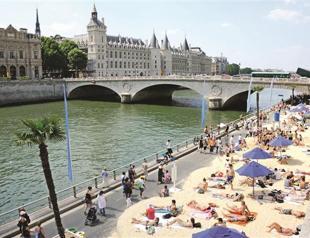 Parisian sunbathers ‘warned’ by police