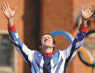 Golden man Bradley Wiggins hailed as ‘a true British hero’