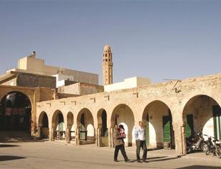 Tunisia targets 4.5 percent 2013 growth