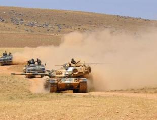 Turkish army conducts drills on Syrian border