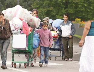 France raids Roma, raising fears