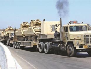 Egypt army masses troops in Sinai