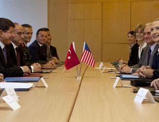 Clinton in Turkey for Syria talks as Aleppo battle rages