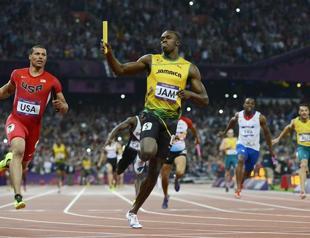 3 for 3: Bolt breaks relay record, gets more gold