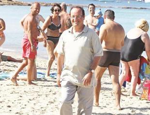 Honeymoon period over for Hollande