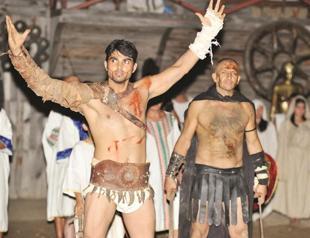 Gladiator shows on arena expect interest