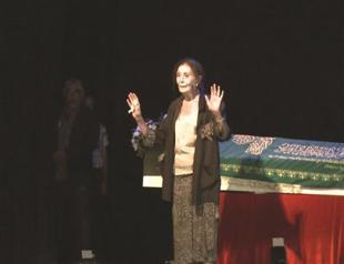 Veteran actor laid to rest at ceremony