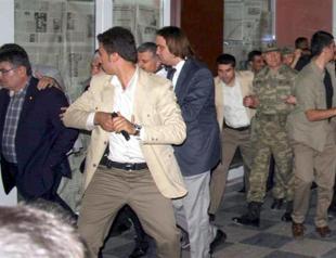 Turkish minister attacked with stones in Turkeys southeast