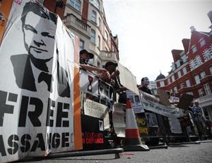 WikiLeaks founder Assange set to face worlds media