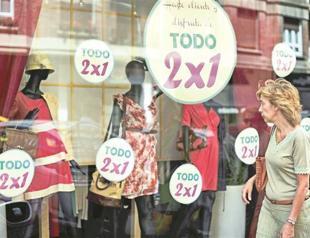 Euro falls to 12-year low against yen amid rising Spanish worries