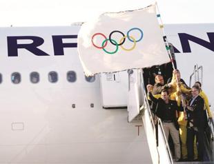 Olympic flag arrives in Rio