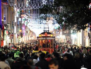 Midnight raid hits Taksim spots