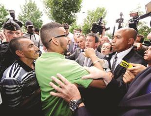 Minister booed after riots in France